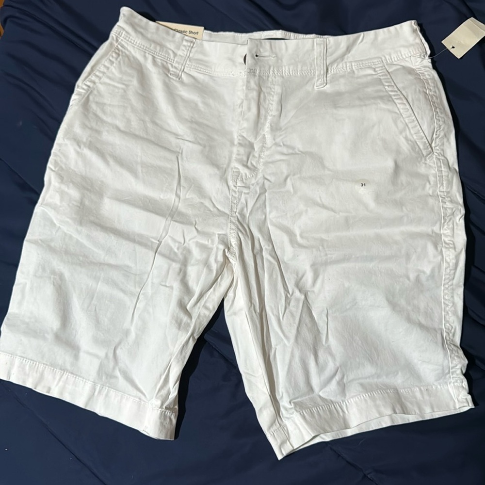White Aeropostale shorts size 31
